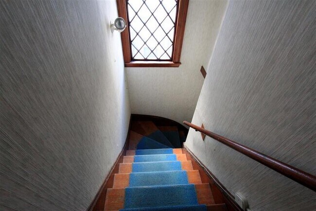 Foto del edificio - 92 Rogers Ave