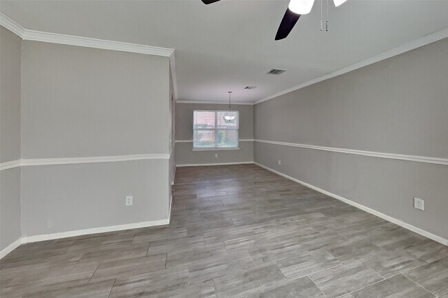 Building Photo - 9219 Palm Shores Dr
