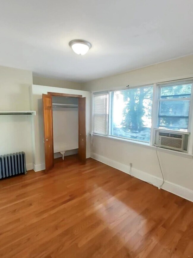 Building Photo - 488 Pavonia Ave