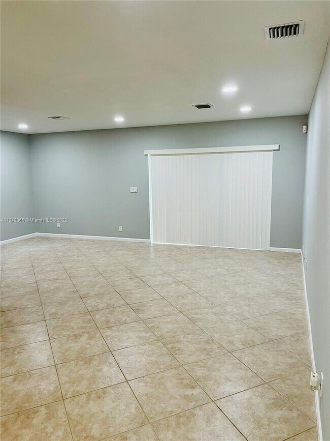 Building Photo - 4744 SW 14th Ct