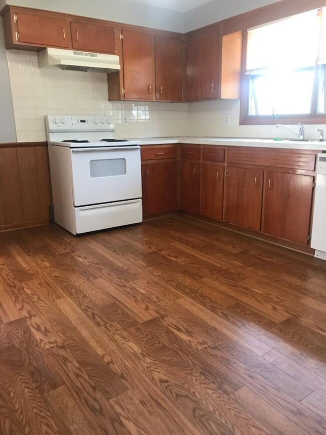 Building Photo - 609 Park Ave