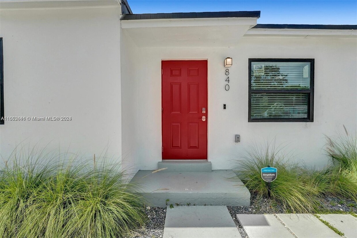 Foto principal - 840 NW 122nd St