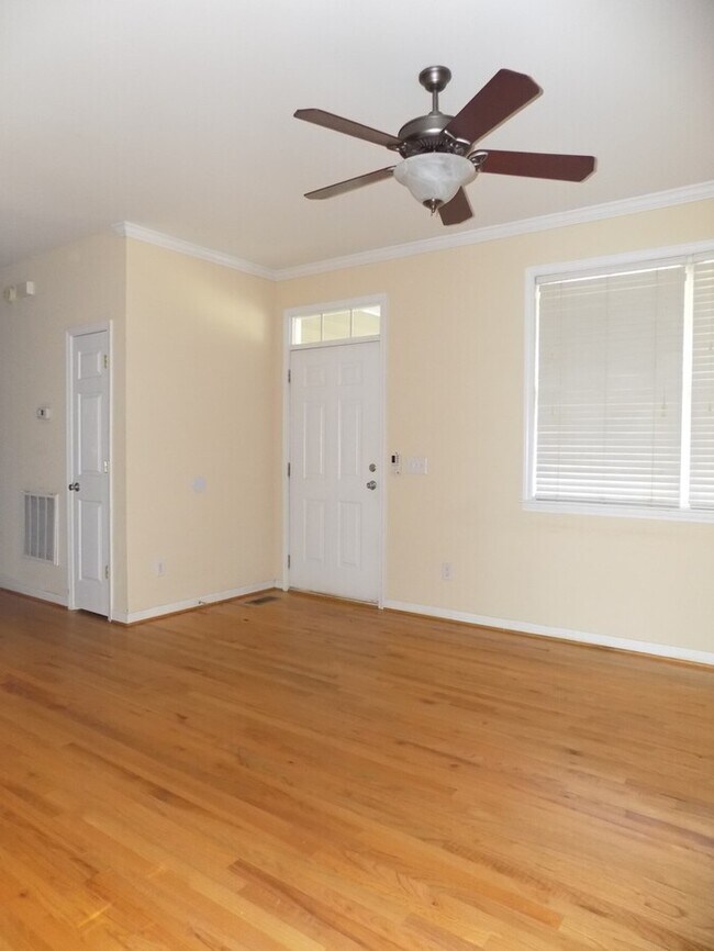 Foto del edificio - Earlewood-Offering Self Guided Tour with RENTLY!