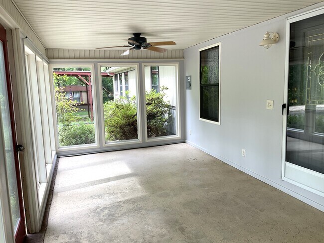 Sun Room - 116 Putman St