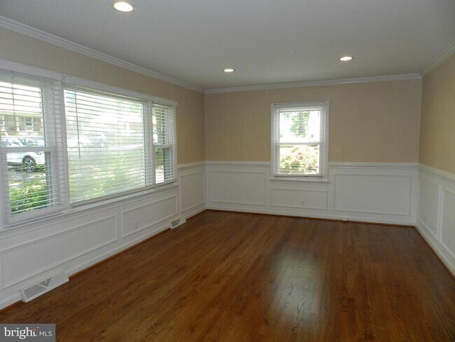 Building Photo - 4125 Rosemont Ln