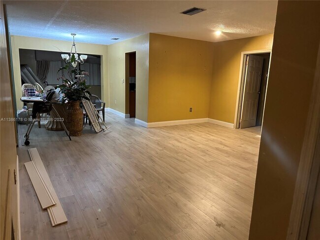 Building Photo - 8425 Windsor Dr