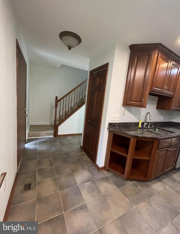 Building Photo - 5 Briardale Ct