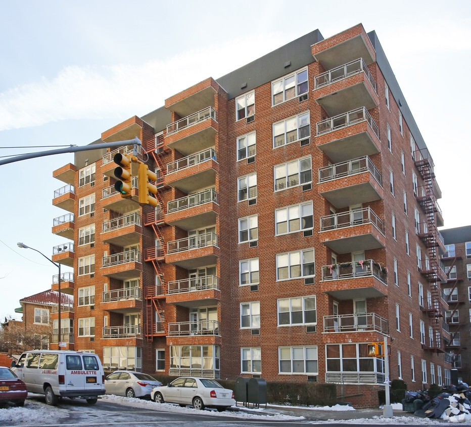 Primary Photo - Narrows Apartments