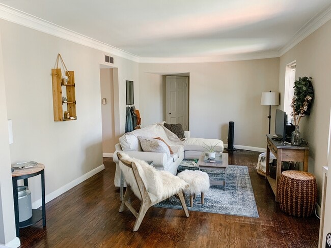 Photo - 150-152 N Brentwood Apartments