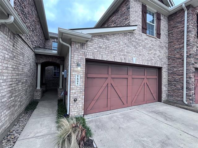 Foto del edificio - 5895 Clearwater Ct