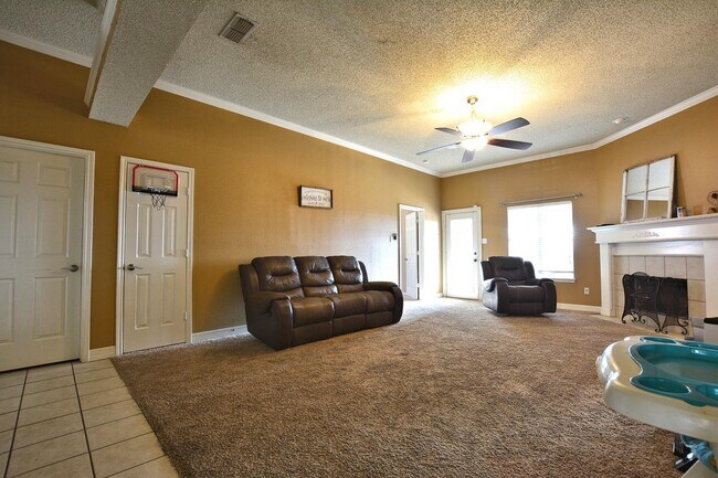 Foto del edificio - 413 Oakridge Ave