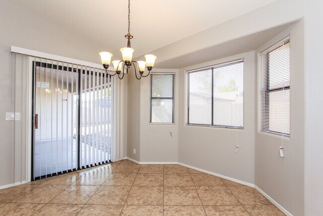 Foto del edificio - 7384 W Colter St