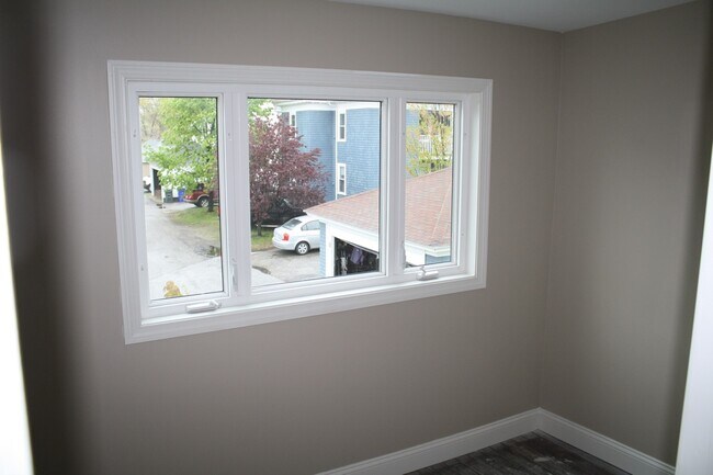 Building Photo - 168 Sagamore St