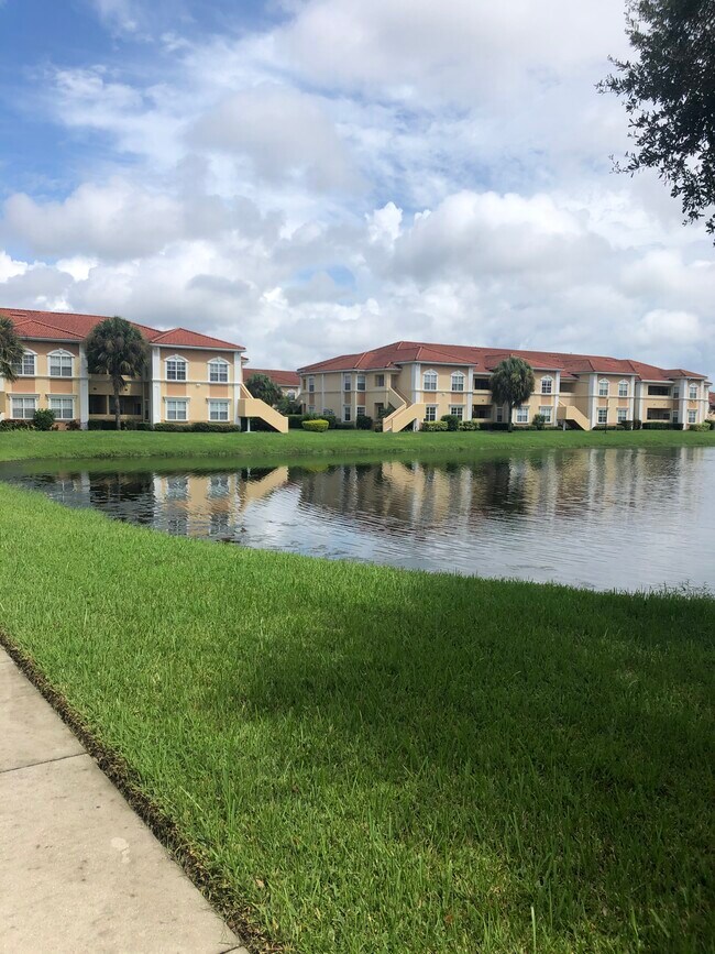 Building Photo - 1195 Villagio Cir