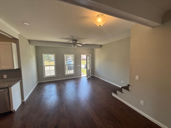 Building Photo - 106 Apache Ln