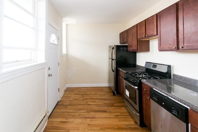 Foto del edificio - 4430 N Wolcott Ave