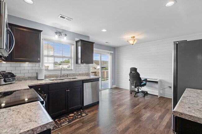 Foto del edificio - 301 Pine Ridge Ln