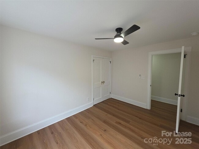 Foto del edificio - 1953 Woodcrest Ave