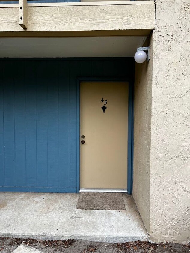 Primary Photo - Location, location, location! 875 SF Unit-...