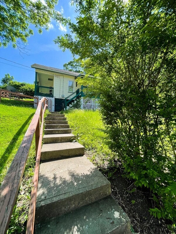 1219 1/2 Tweed Ave, Steubenville, OH 43952 House Rental in Steubenville, OH