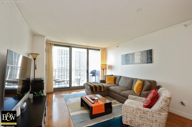 Building Photo - 450 E Waterside Dr