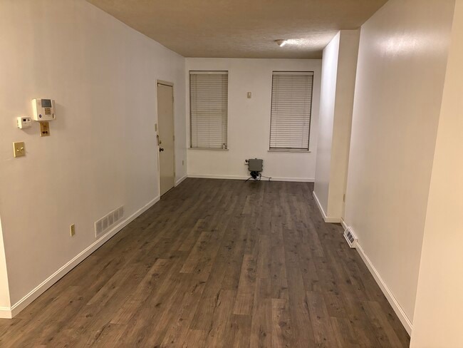 Building Photo - 306 Jacksonia St