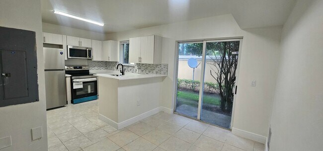 Foto del edificio - 3770 N Jog Rd