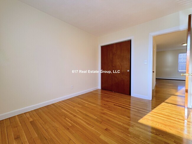 Building Photo - 172 N Beacon St