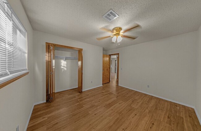 Foto del edificio - Great 2 Bed /1 Bath Downtown Bentonville