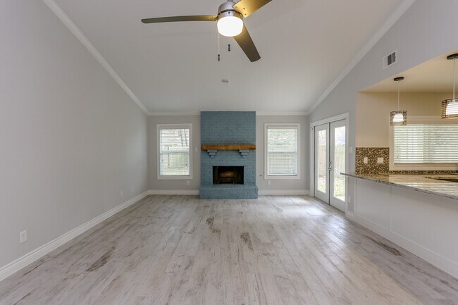 Foto del edificio - 14 Woodlot Ct