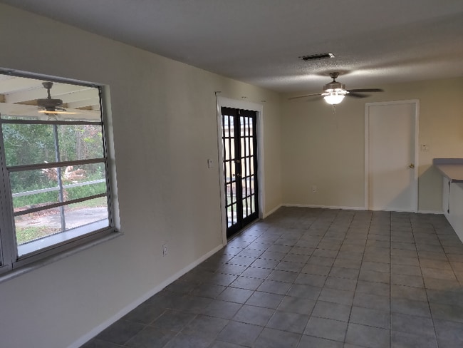 Building Photo - 1737 Vivian Ct