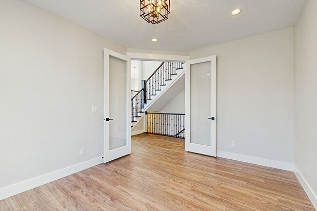 Building Photo - High-End Spacious 4 Bedroom Home in Desirable Highland with Private Backyard and Finished Basement