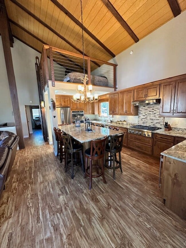 Building Photo - Spacious 4Bd home available for a seasonal lease starting 4/15/26!! Call me today.