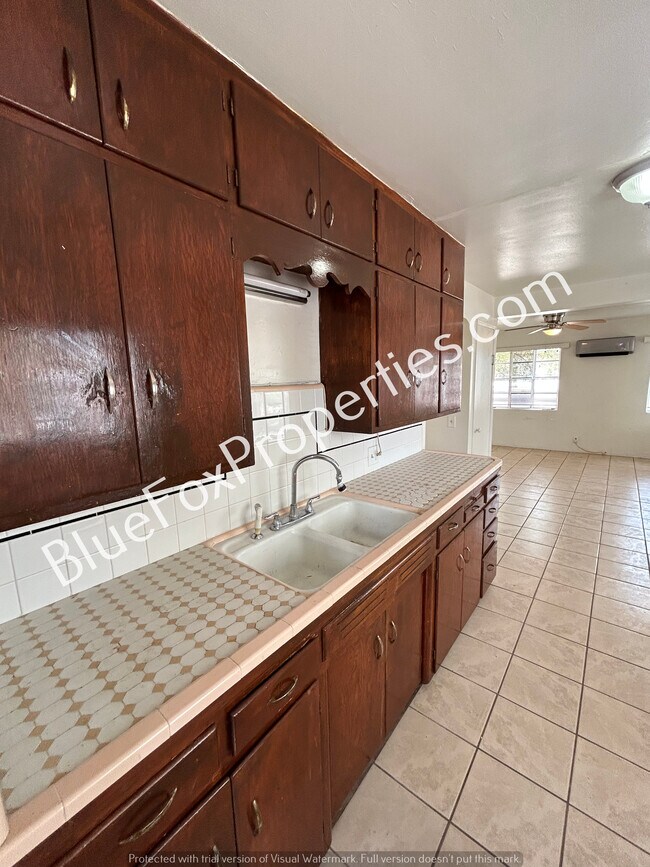 Building Photo - 2309 N Chrysler Dr
