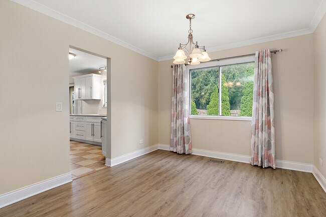 Foto del edificio - 320 Thistle Dr