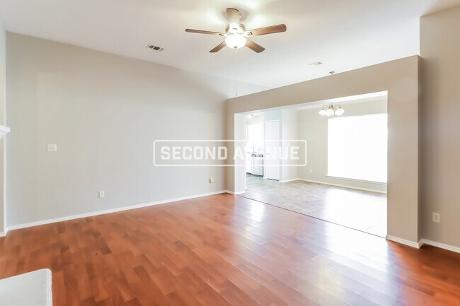 Building Photo - 406 Lonestar Park LN