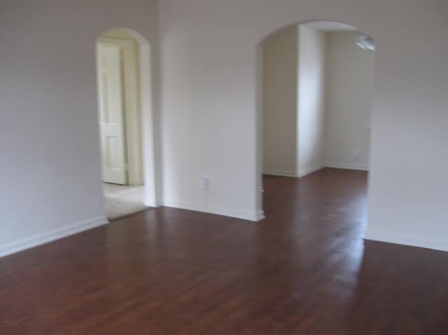 Building Photo - 657 Southcrest Ct