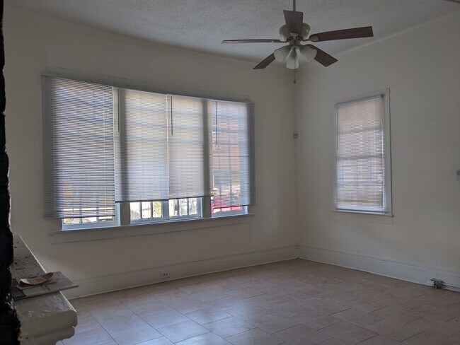 Foto del edificio - 2226 Barracks St