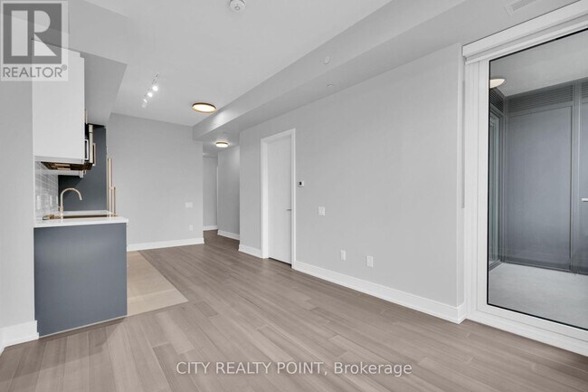 Photo du bâtiment - 664-664 Spadina Ave.