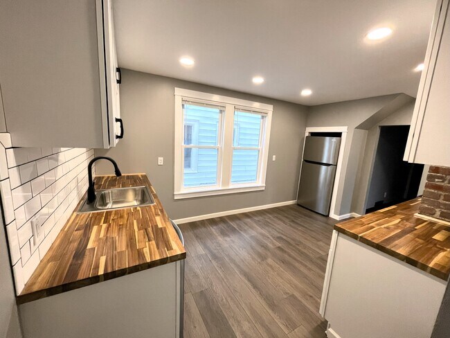 Building Photo - 198 Columbus Ave