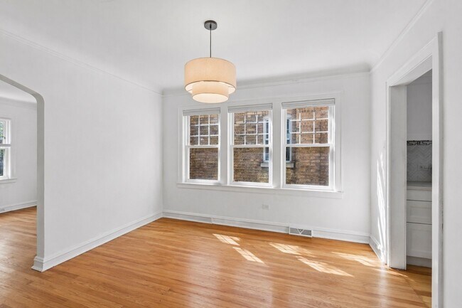 Foto del edificio - 5266 N La Crosse Ave