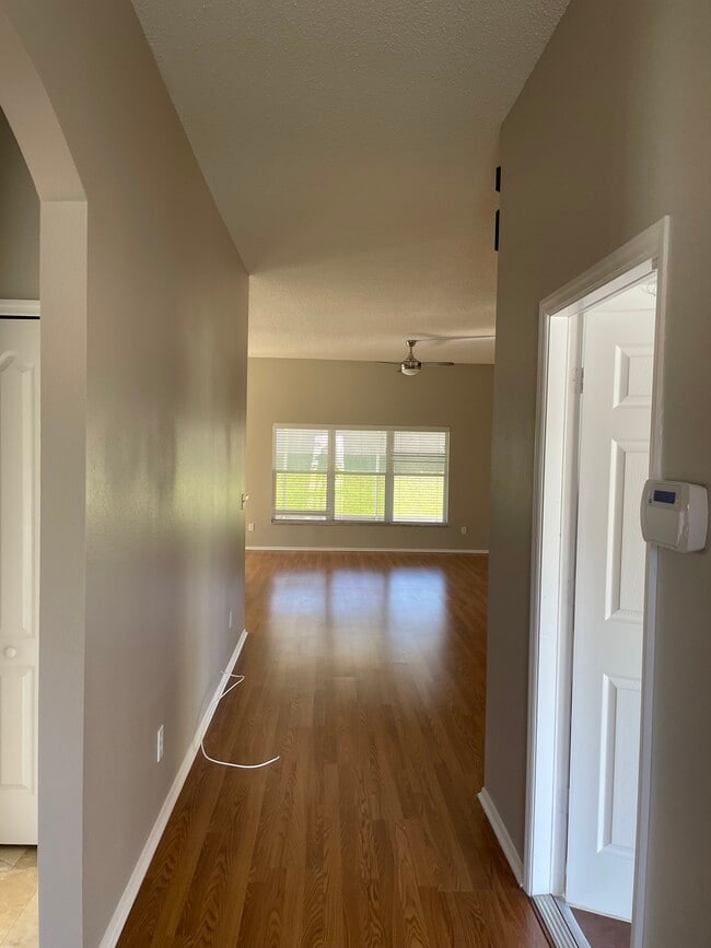 Foto del edificio - 554 Lake Cypress Cir