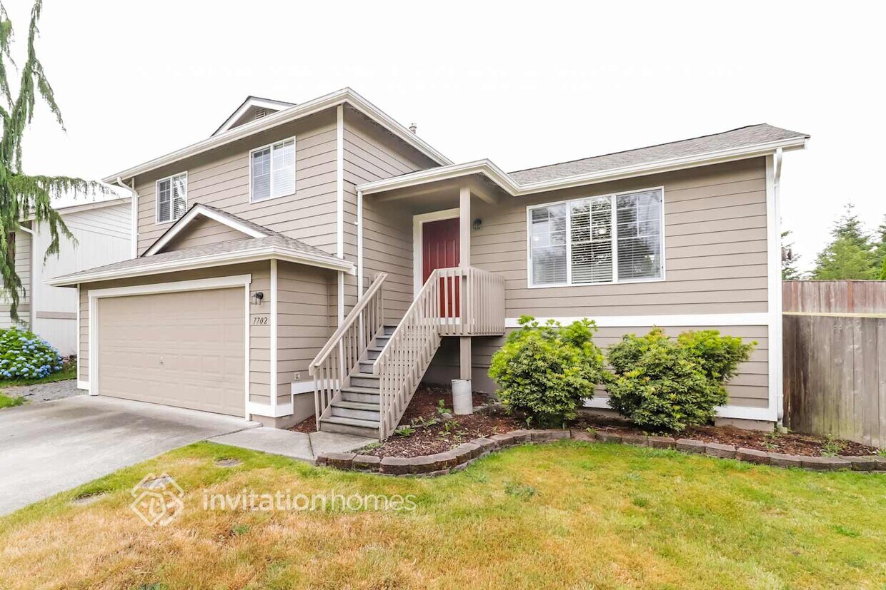 Foto principal - 7702 61st St NE
