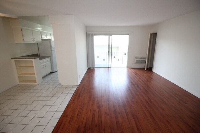 Building Photo - 1036 N Crescent Heights Blvd