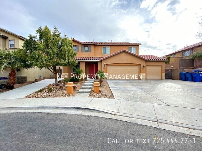 Foto del edificio - 4 BEDROOM 3 BATH 3 CAR GARAGE + RV PARKING...