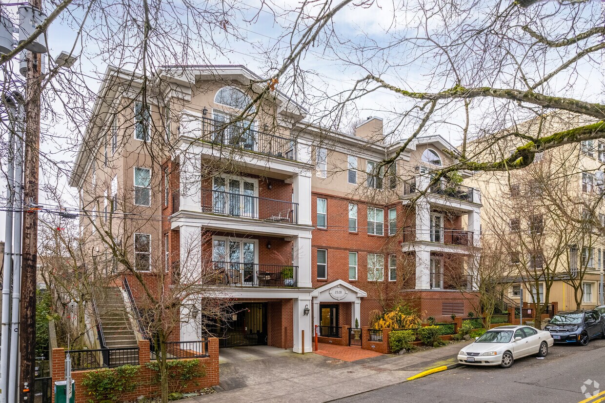 Foto principal - 2328 NW Glisan St
