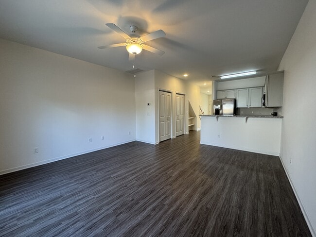 Foto del edificio - 65 Dresser Ln