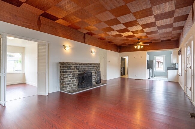 Building Photo - 366 Paloma Ave