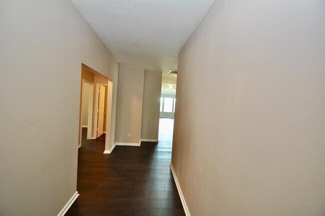 Building Photo - 6107 Sonoma Way