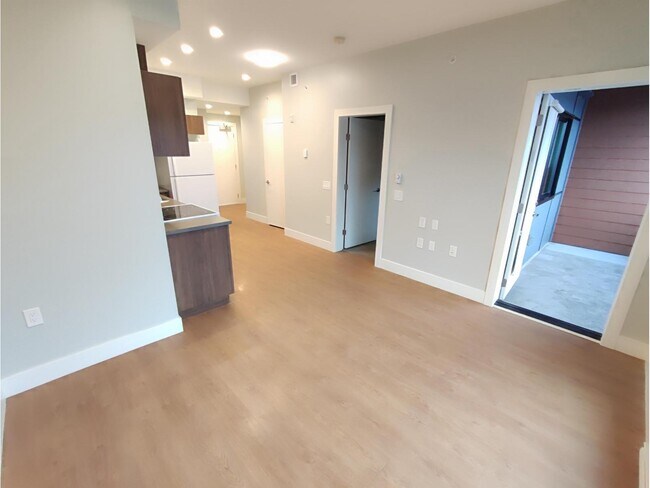 Building Photo - 20067-20072 72 Ave